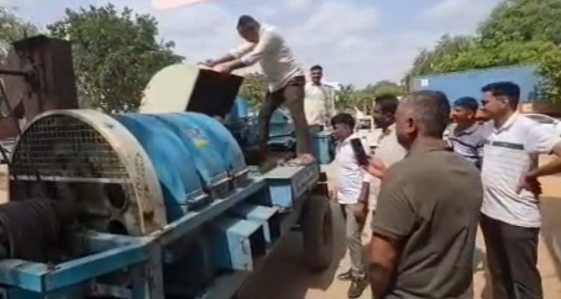 ગુંદરી ચેકપોસ્ટ પર પોલીસની લાલઆંખ: વિદેશી દારૂનો જથ્થો ઝડપાયો