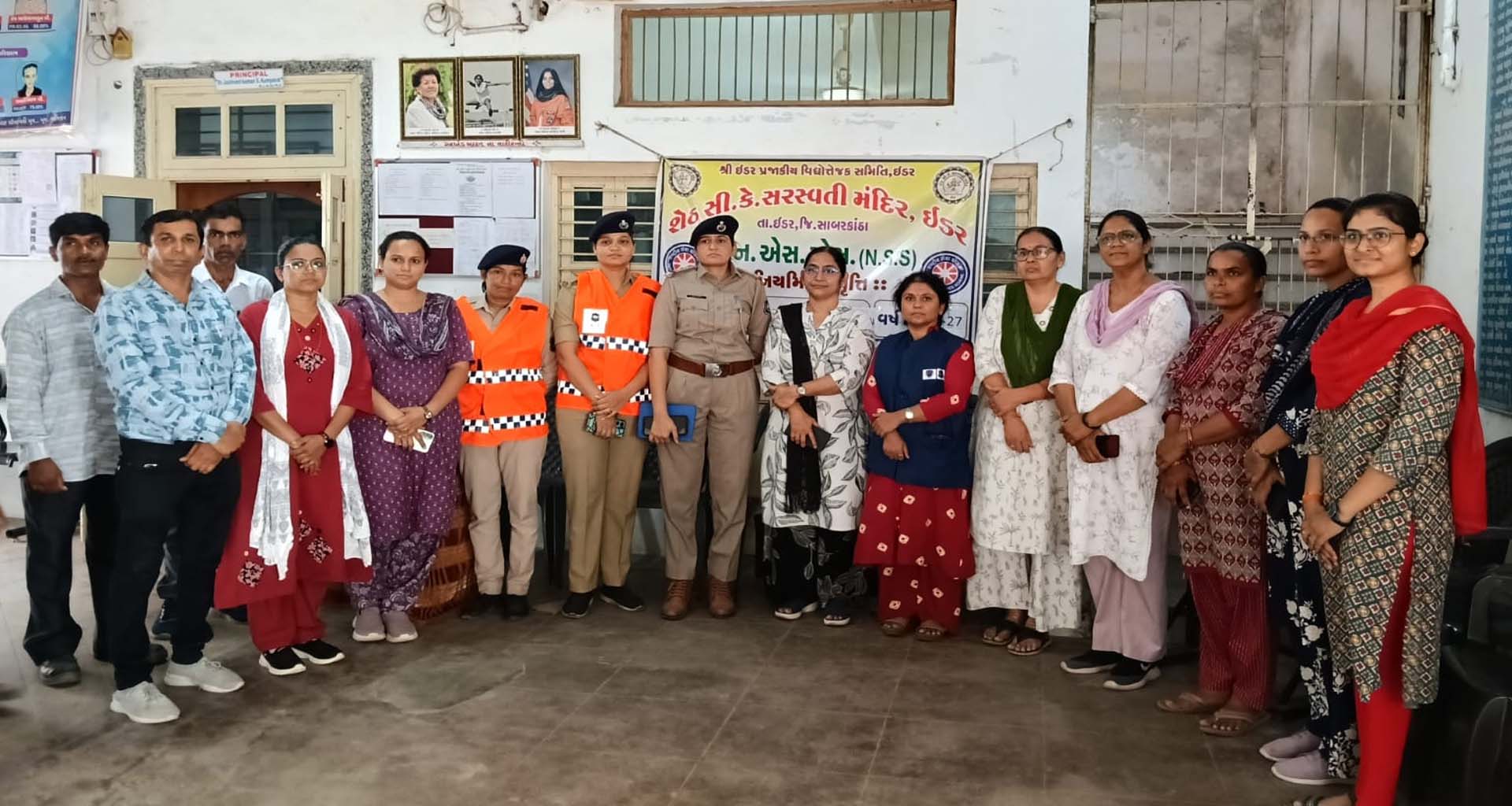 સાયબર ક્રાઇમ સામે ઇડરની નારી શક્તિ સજ્જ: 'સાયબર સેફ ગર્લ' અંતર્ગત મહિલાઓને જાગૃત કરાઈ