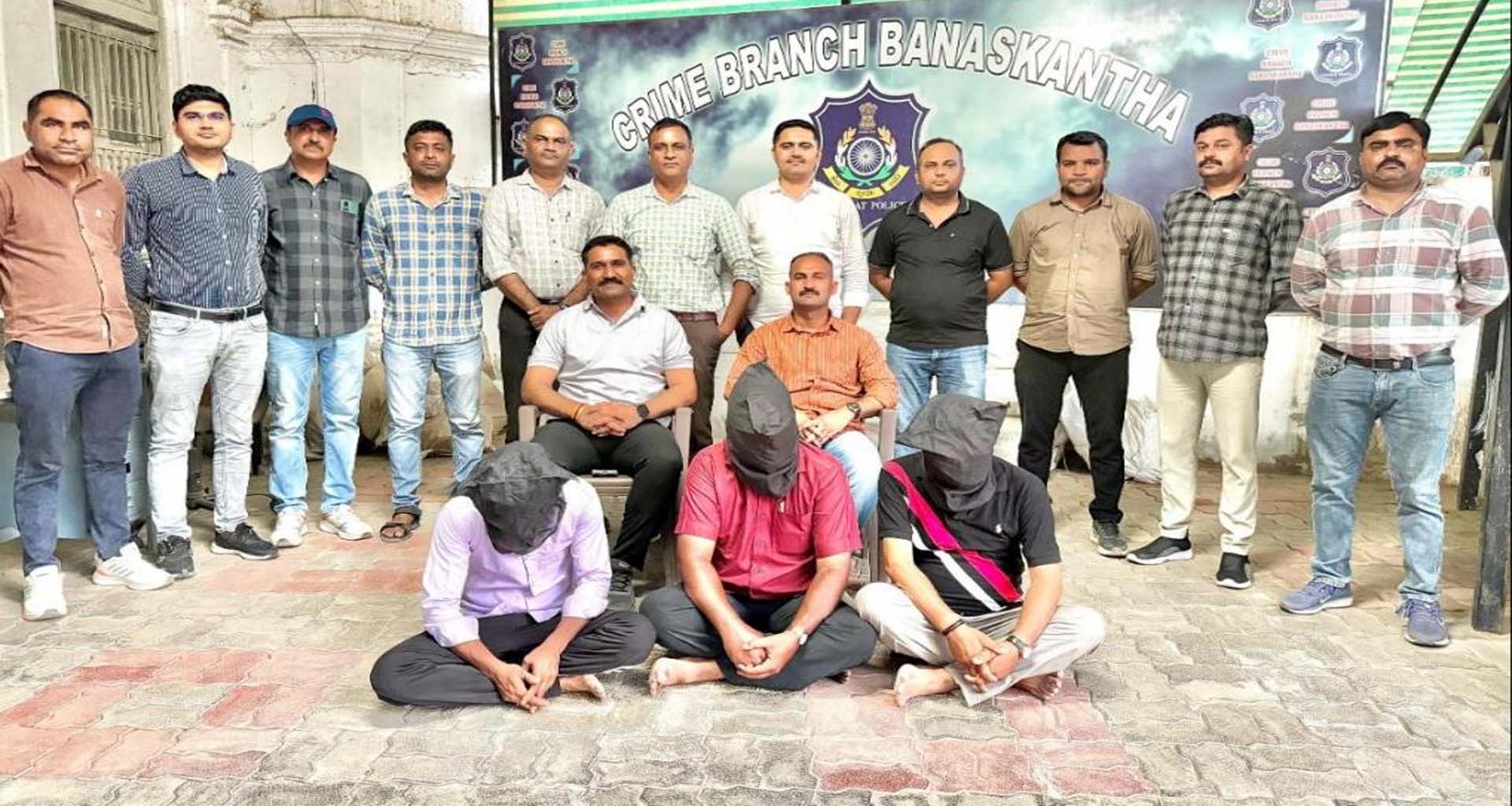 વડગામ હનીટ્રેપ: ₹15 લાખની ખંડણી માંગનાર માજી સરપંચ અને પત્રકાર સહિત 3 ઝડપાયા