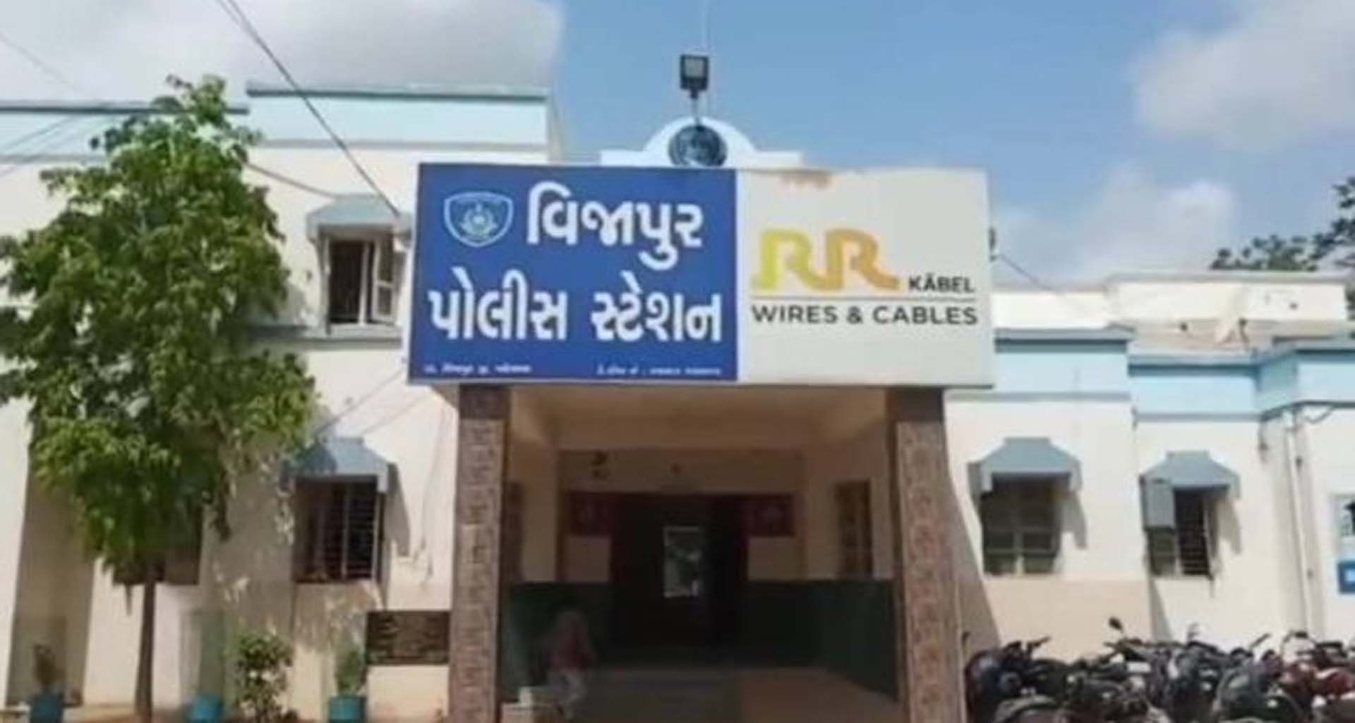 વિજાપુરમાં ધોળા દિવસે ખૂની ખેલ: ૨૨ વર્ષના યુવકની સરાજાહેર હત્યા