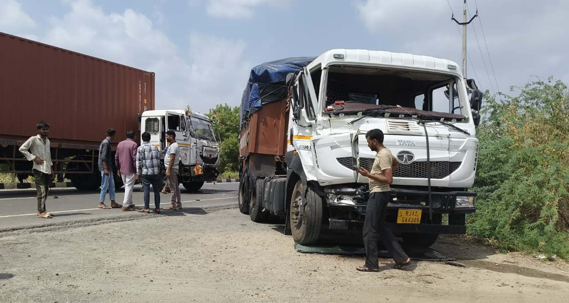 શિહોરી નજીક બે ટ્રેલર સામસામે અથડાયા, હાઇવે પર ટ્રાફિક ચક્કાજામ
