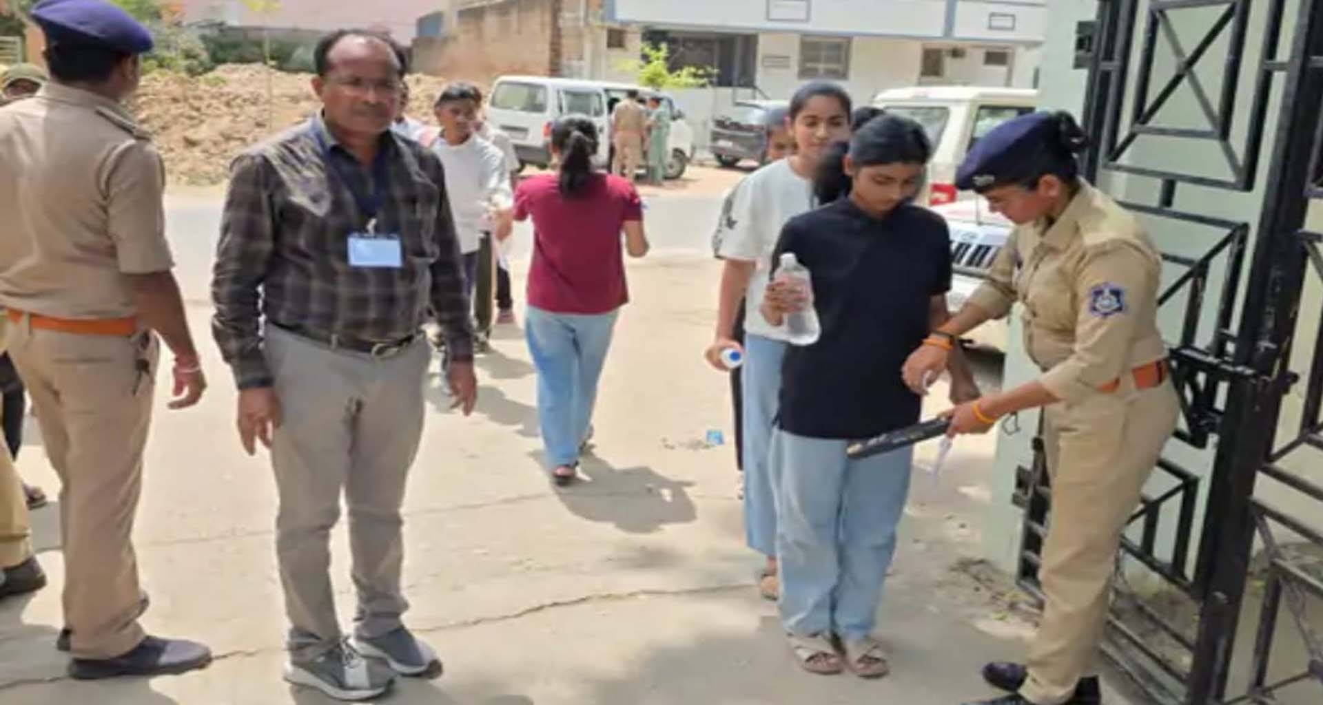 પાટણમાં રી-નીટ પરીક્ષા સંપન્ન: વિદ્યાર્થીઓએ ઉત્સાહભેર એક્ઝામ આપી