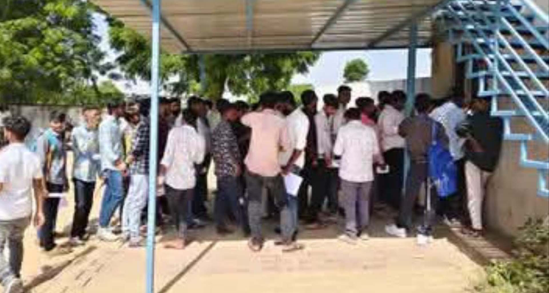 પાટણ RTOમાં સર્વર ઠપ: 200થી વધુ અરજદારો અટવાયા