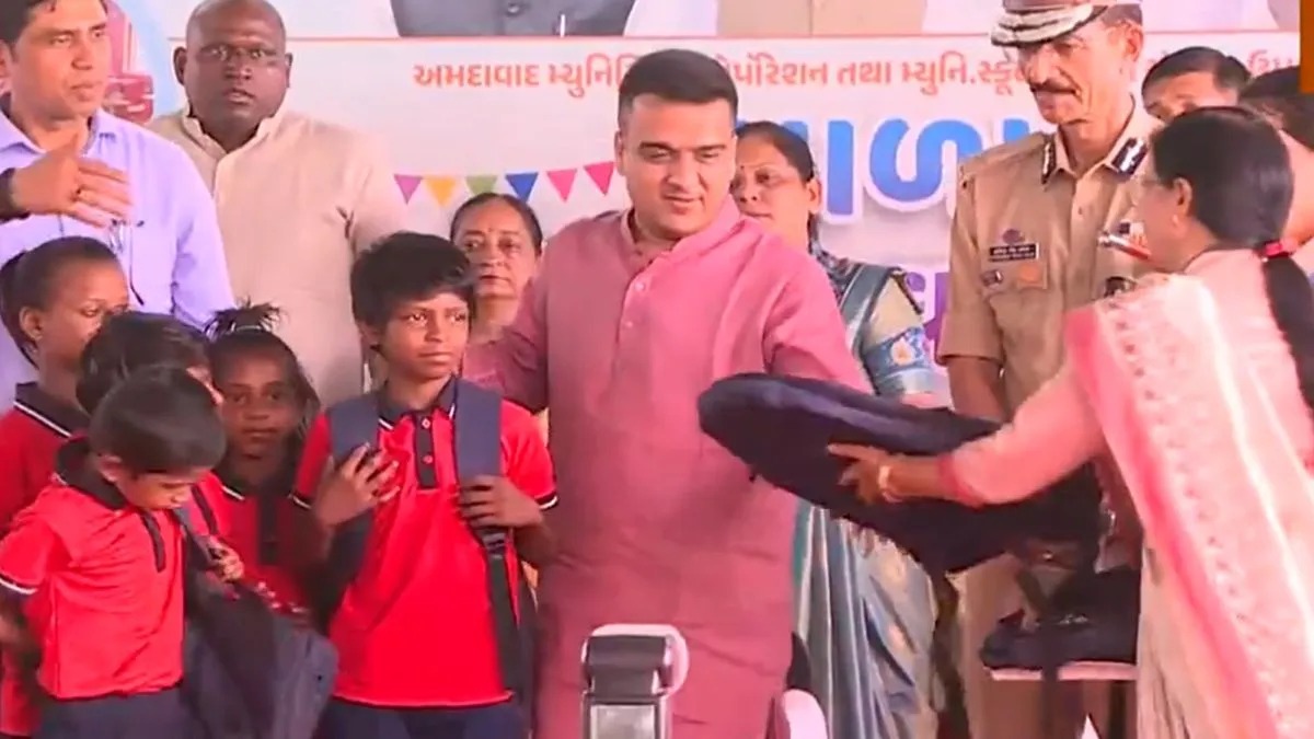 નાયબ મુખ્યમંત્રીએ 23 ભીખ માંગતા બાળકોને શાળામાં પ્રવેશ કરાવ્યો