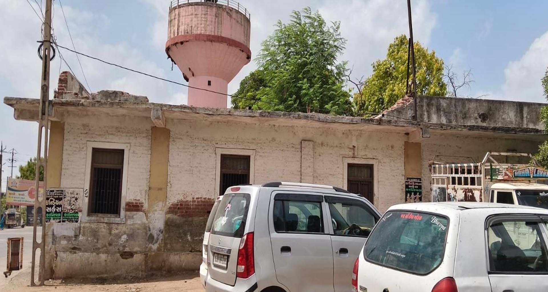 ખતરાના સાયામો ભણતર: ઊંઝાની ઉમિયામાતા પ્રાથમિક શાળા નં.-4 જર્જરિત હાલતમાં