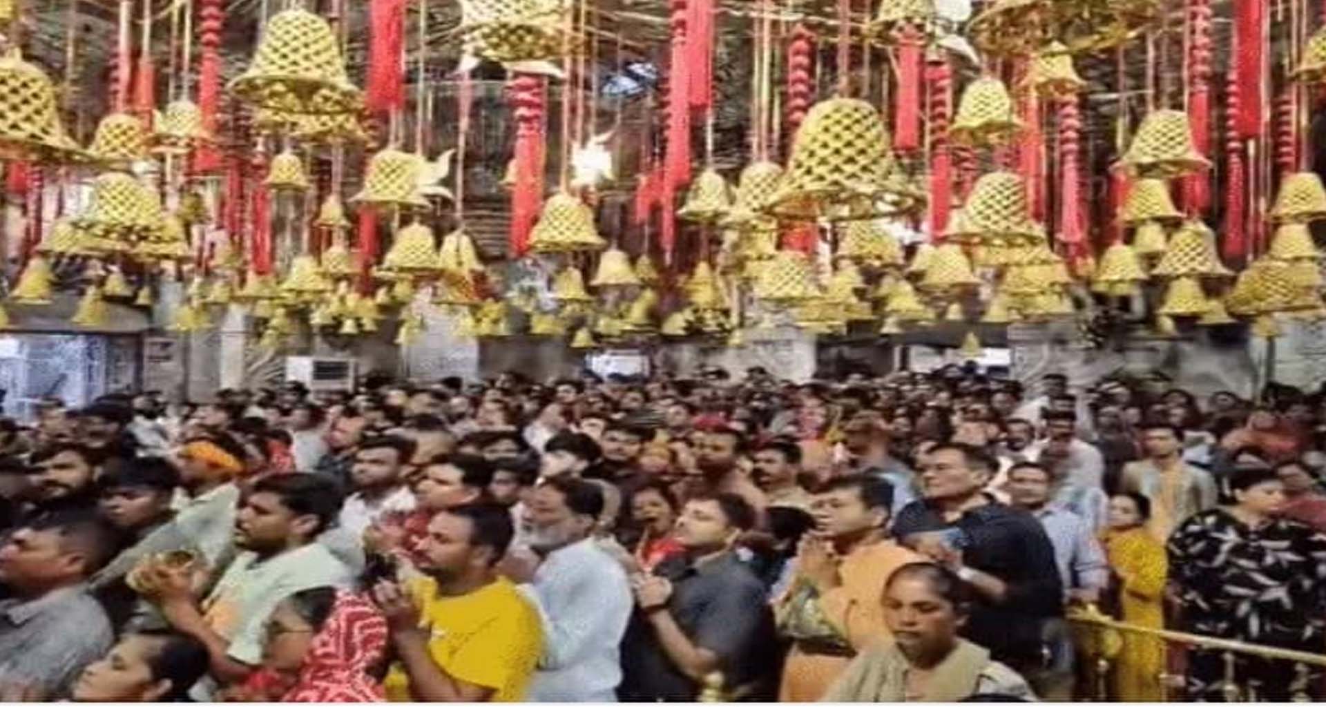 અંબાજીમાં જેઠ સુદ પૂનમે માઈ ભક્તોનો ઘસારો : રંગબેરંગી ફૂલોના શણગારે આકર્ષણ જમાવ્યું