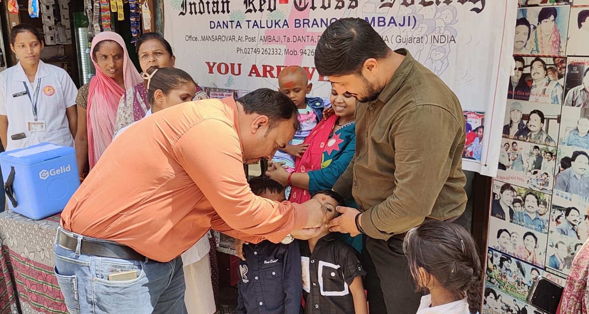 દાંતામાં પલ્સ પોલિયો અભિયાન અંતર્ગત 220 બુથો પર પોલિયો રસીકરણનો પ્રારંભ