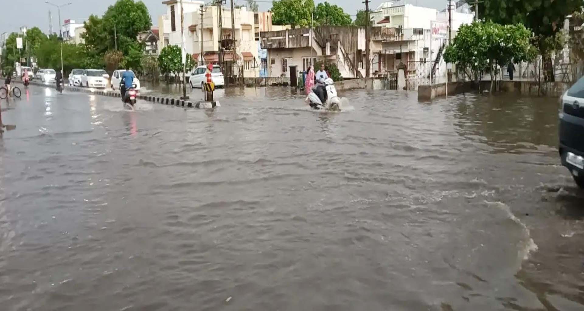 મેઘમહેર: વિજાપુરમાં સાંબેલાધાર ૩ ઇંચ વરસાદથી જળબંબાકાર