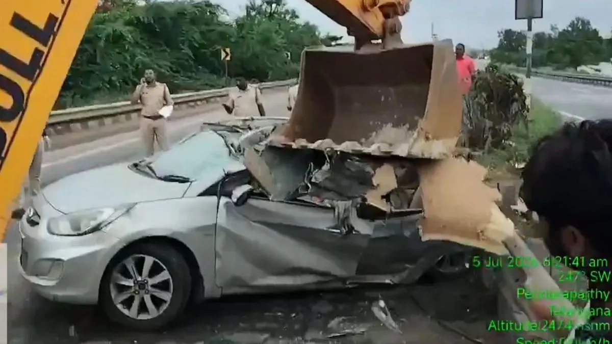 બસ અને કાર વચ્ચે ટક્કર થતાં ચાર લોકોના મોત