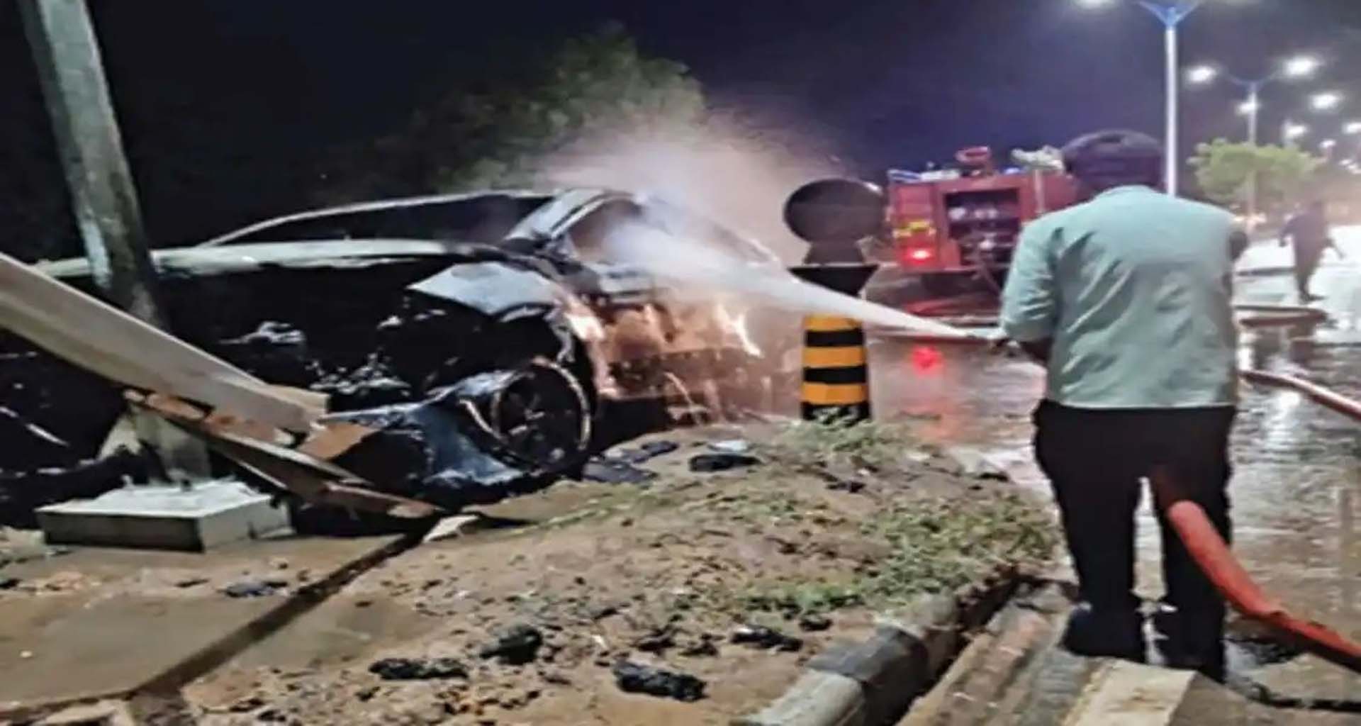 મહેસાણા-ઊંઝા હાઇવે પર ઇલેક્ટ્રિક કારમાં અચાનક આગ ભભૂકી ઊઠી: સદનસીબે જાનહાનિ ટળી