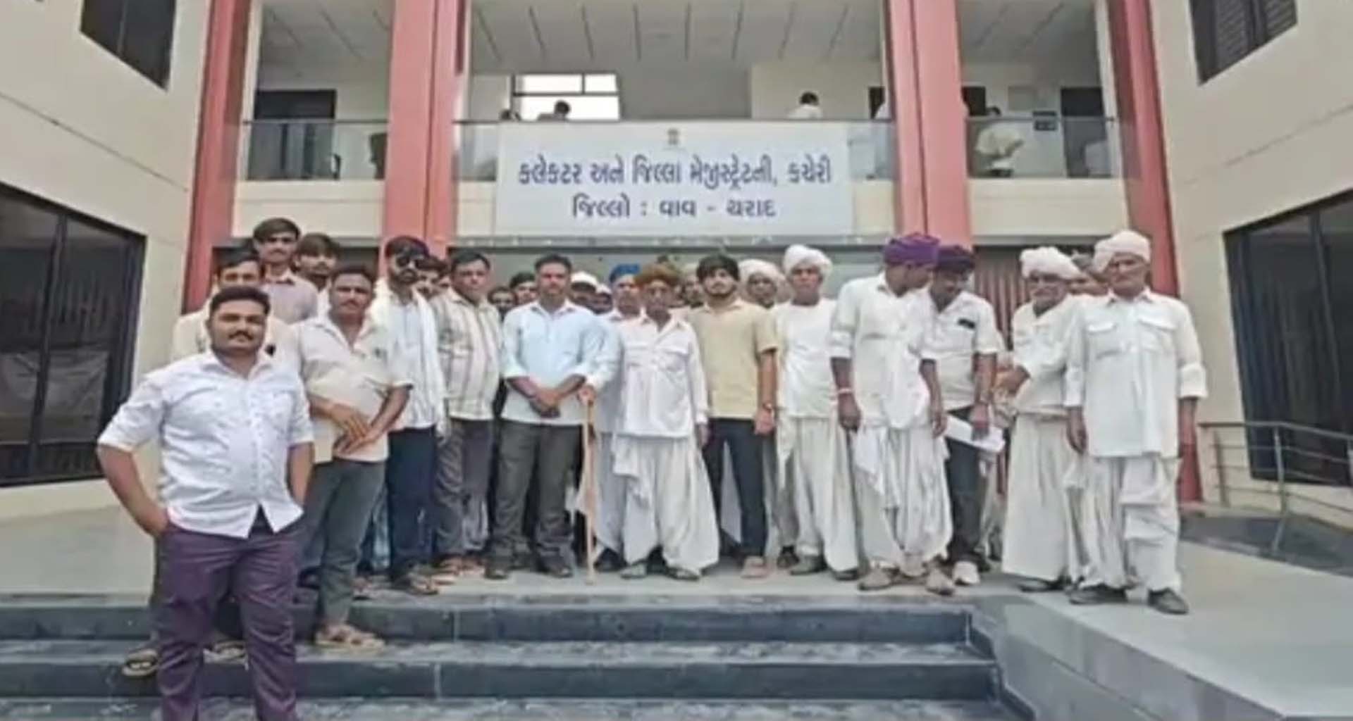 વાવ-થરાદ: ટડાવ CHCનું બાંધકામ ફરી શરૂ કરવા ગ્રામજનોની કલેક્ટરને રજૂઆત