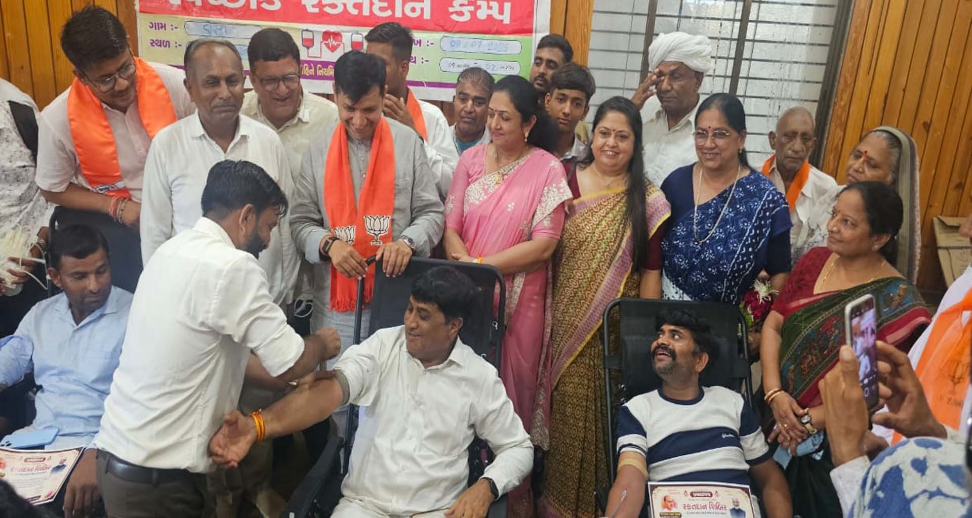 ડીસામાં વન મંત્રીના જન્મદિવસે રક્તદાન કેમ્પ: 241 લોકોએ ડોનેશન કર્યું બ્લડ