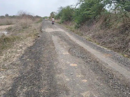 રાજપુરા-દુધવા રોડની દયનીય સ્થિતિ, ગ્રામજનો મુશ્કેલીમાં