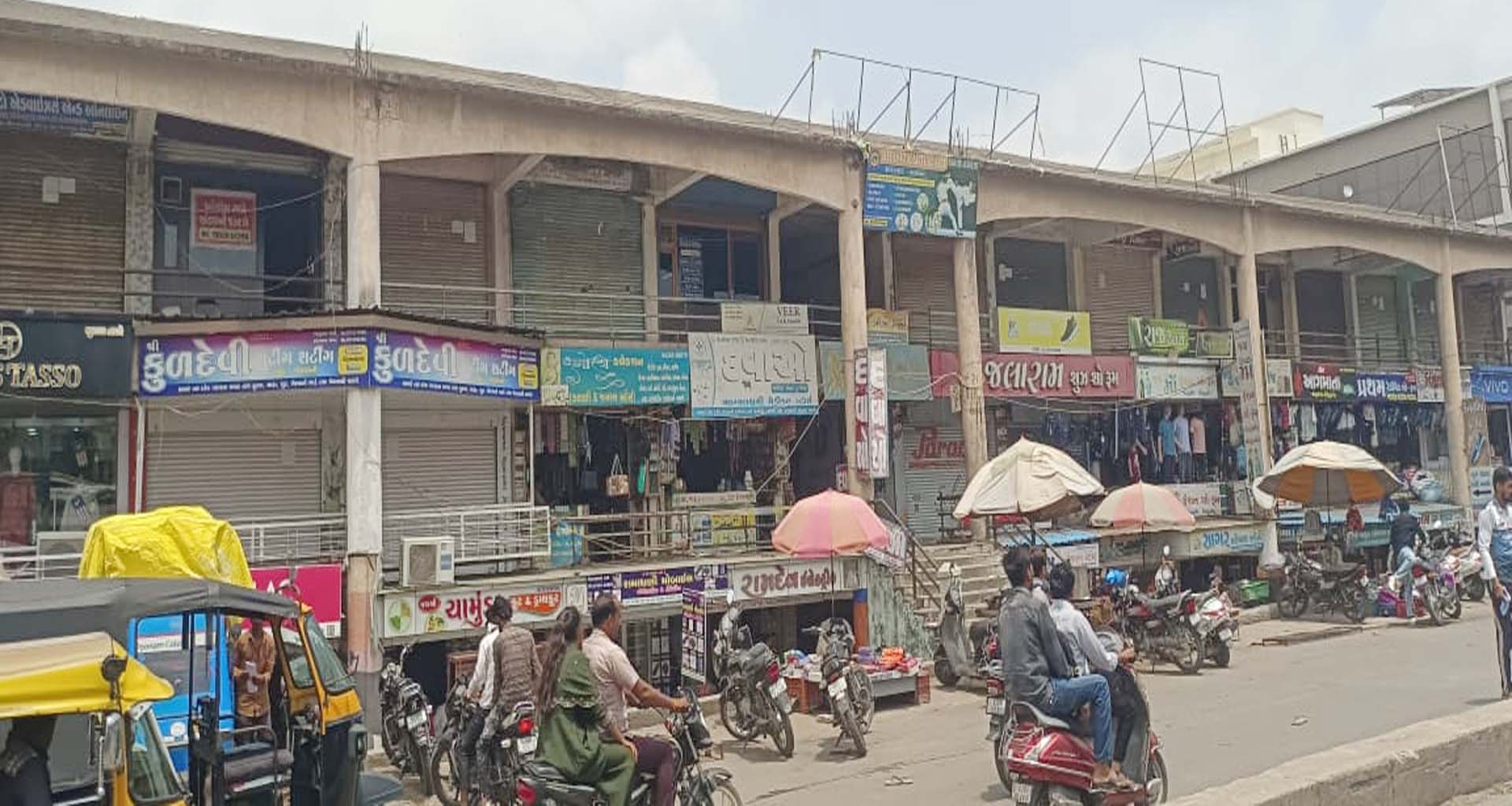 ડીસા નગરપાલિકાની લાલ આંખ : જર્જરિત રાજીવ ગાંધી કોમ્પલેક્ષ ખાલી કરવા વેપારીઓને આખરી નોટિસ