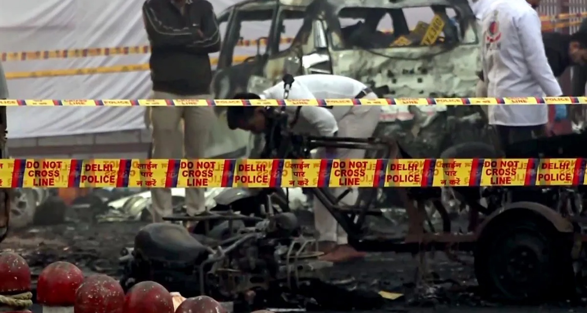 લાલ કિલ્લા વિસ્ફોટ કેસમાં અનેક મોટા ખુલાસા; વિસ્ફોટ સ્થળ પરથી 40 થી વધુ નમૂના એકત્રિત કરવામાં આવ્યા