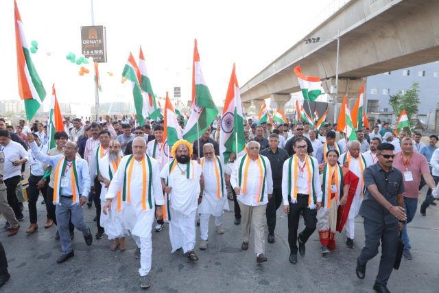 મુખ્યમંત્રી શ્રી ભૂપેન્દ્ર પટેલે અમદાવાદમાં ‘તિરંગા યાત્રા’ને ફ્લૅગ ઑફ કરાવી