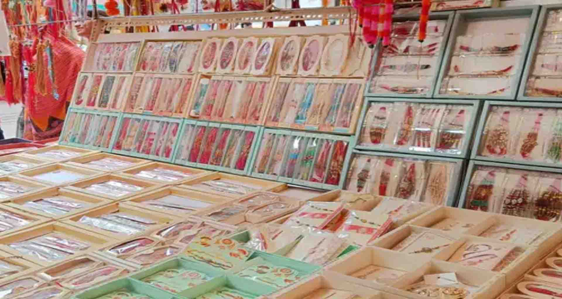 ડીસા સહિત જિલ્લાની બજારોમાં રક્ષાબંધન પર્વને અવનવી રાખડીઓનું આગમન