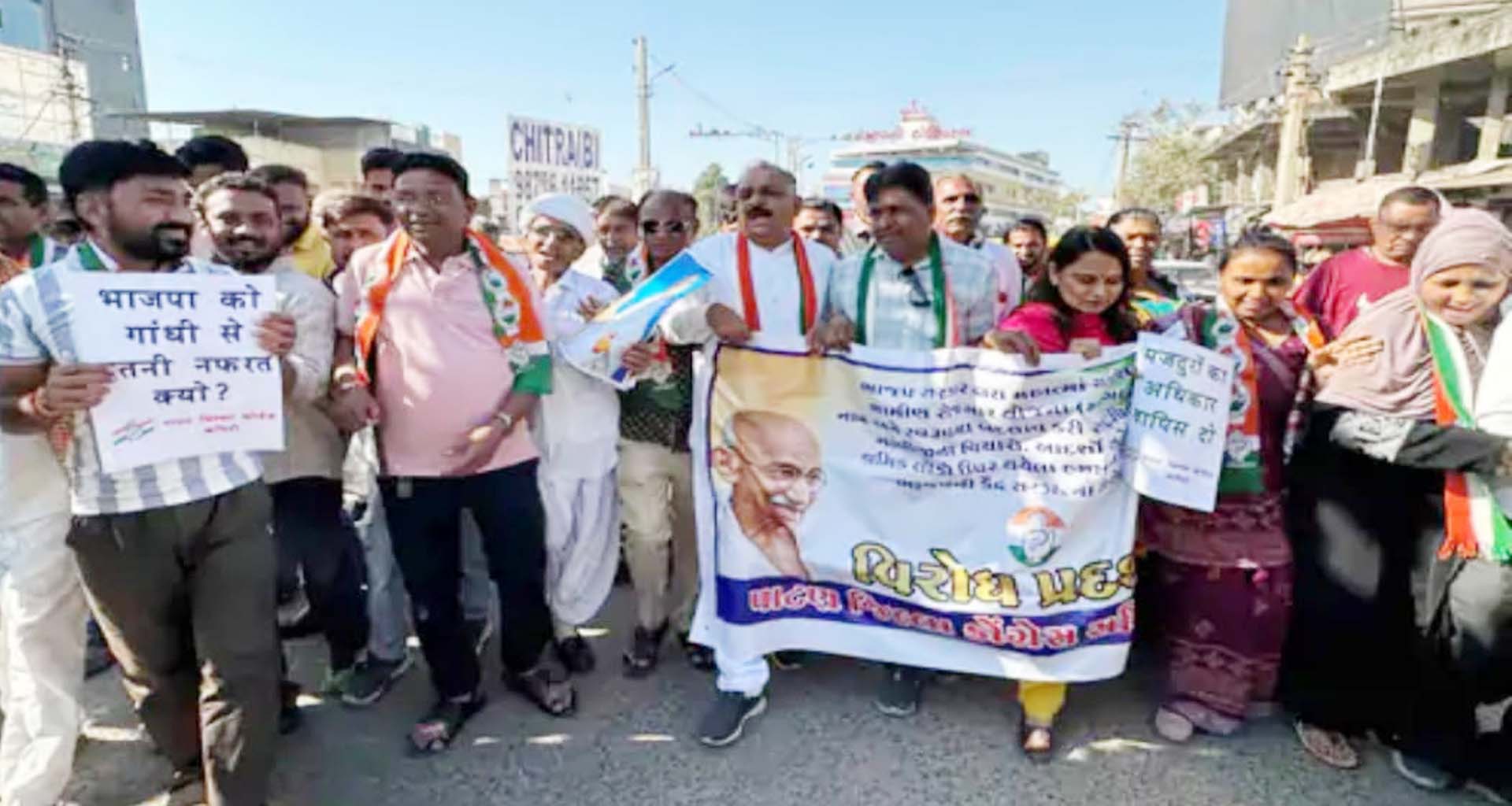 પાટણમાં મનરેગા મુદ્દે કોંગ્રેસ દ્વારા ચકકાજામ સાથે ઉગ્ર વિરોધ પ્રદર્શિત કર્યો