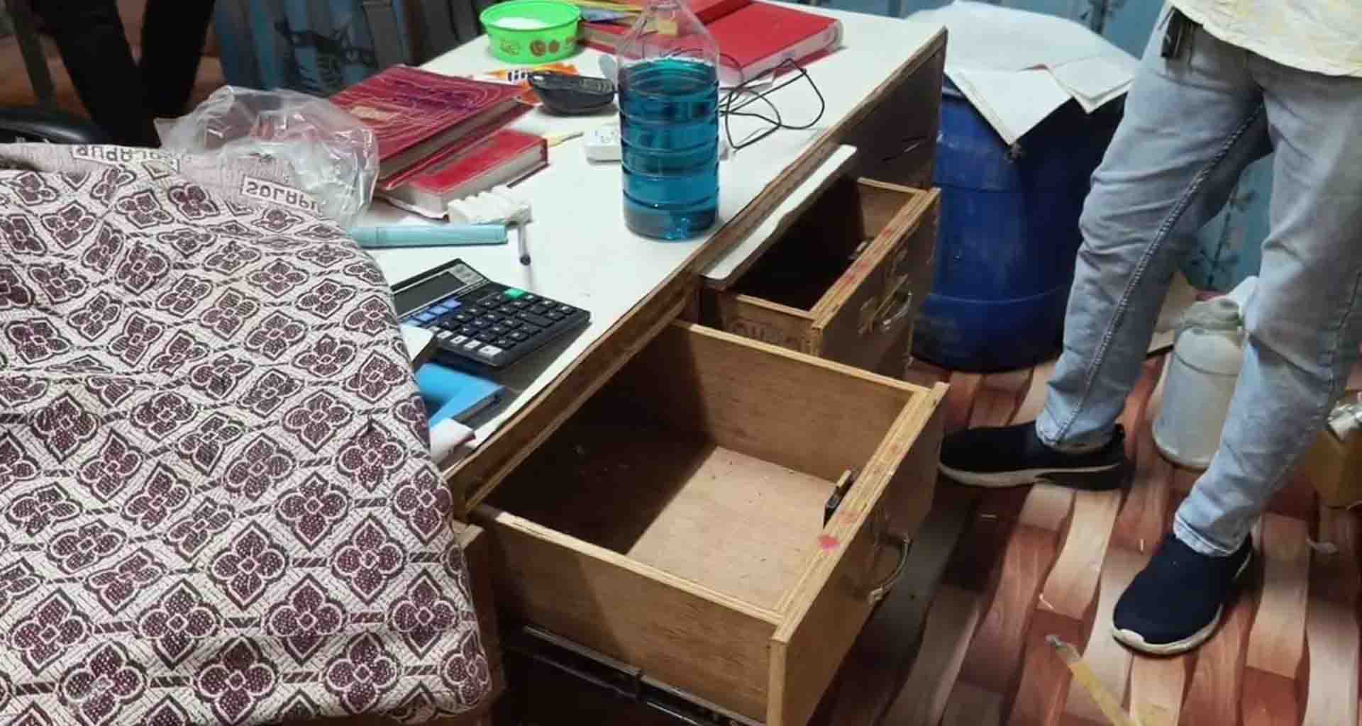 ડીસા GIDCમાં ત્રણ દુકાનોમાં ચોરી, ૧ લાખથી વધુનો મુદ્દામાલ ચોરાયો