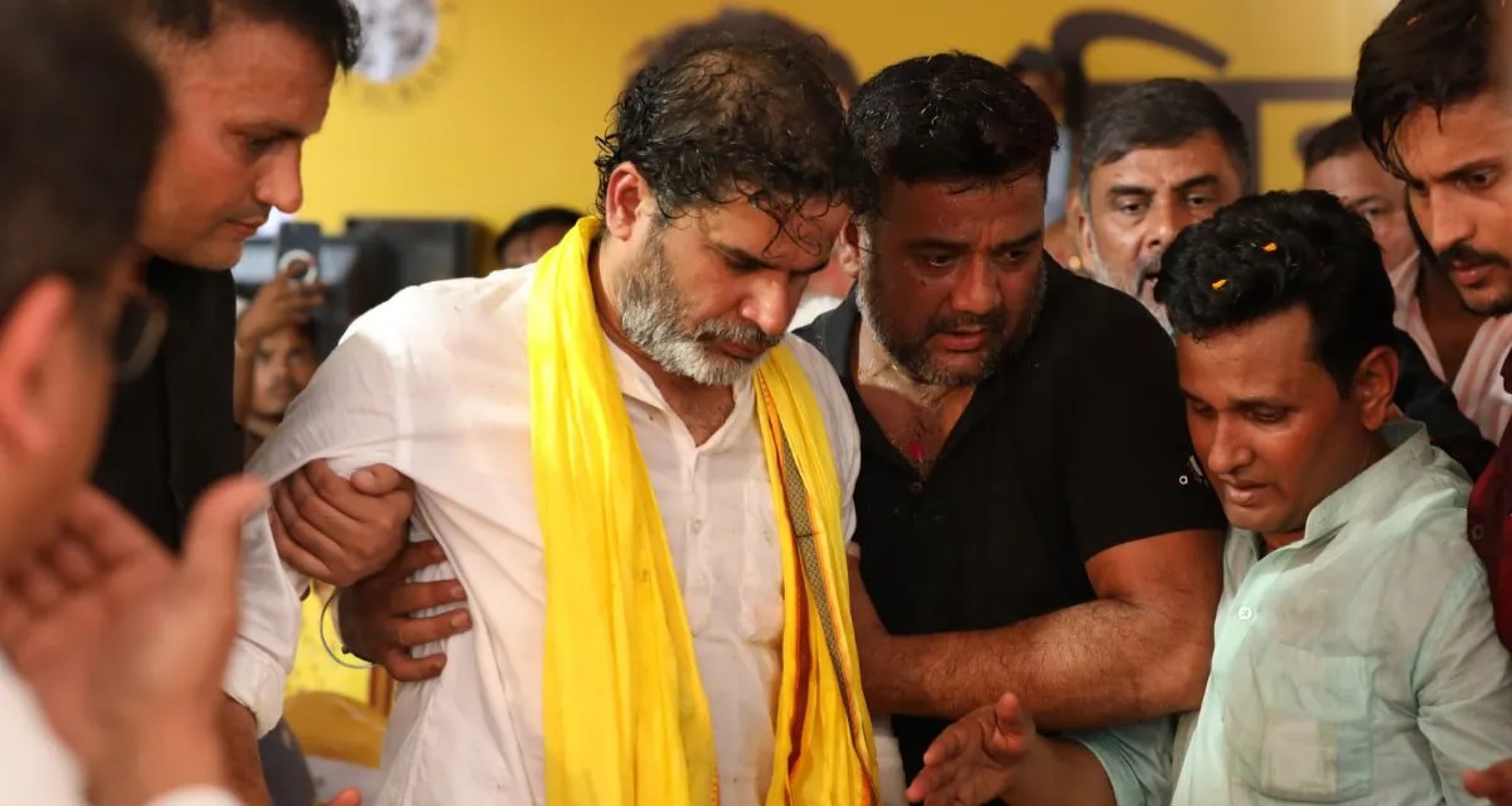 આરામાં બિહાર બદલાવ સભા દરમિયાન પ્રશાંત કિશોર ઘાયલ થયા, સારવાર માટે પટના જવા રવાના થયા