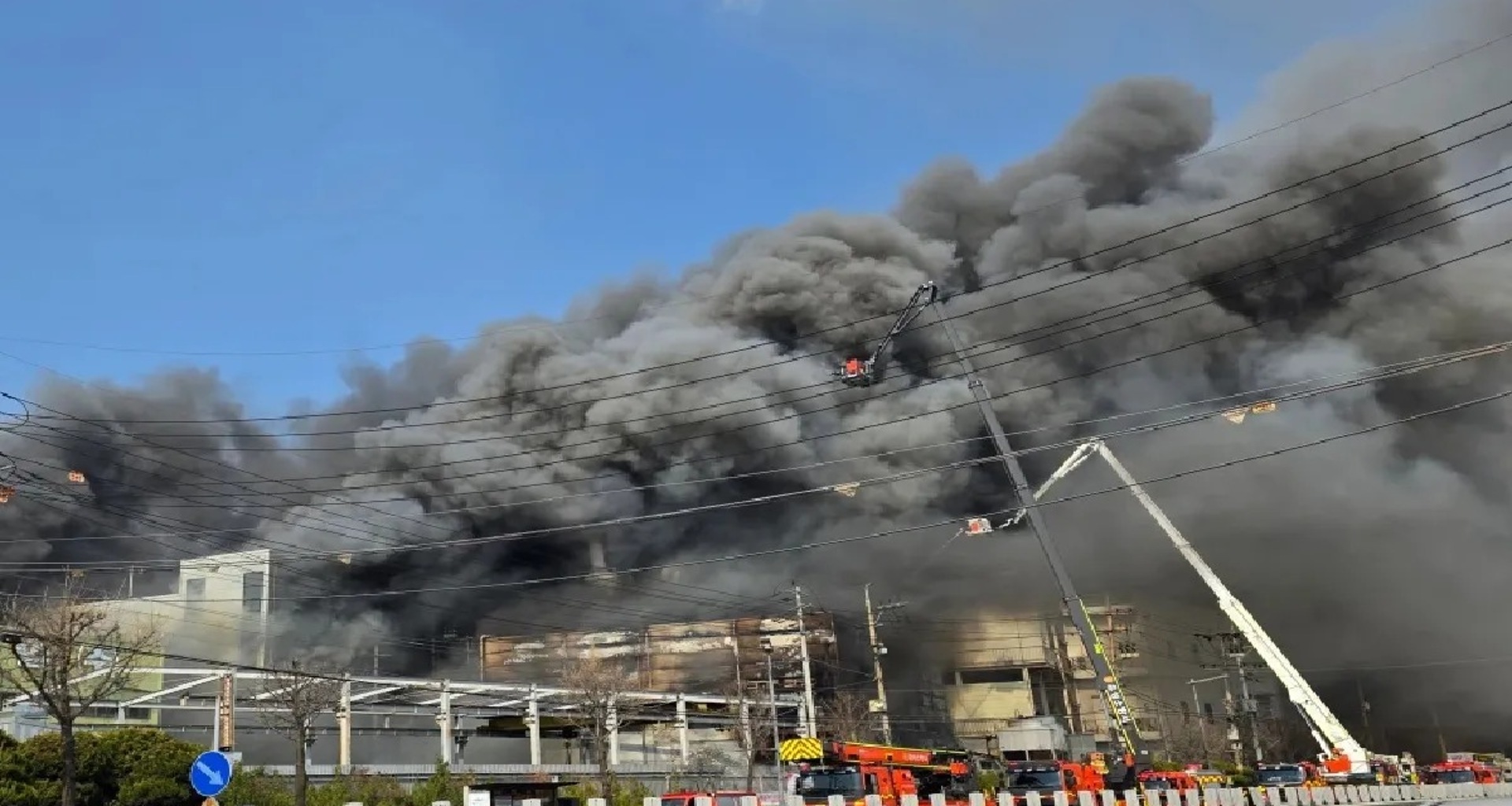 દક્ષિણ કોરિયાની ઓટો પાર્ટ્સ ફેક્ટરીમાં ભીષણ આગ લાગી, ઓછામાં ઓછા 53 લોકો ઘાયલ