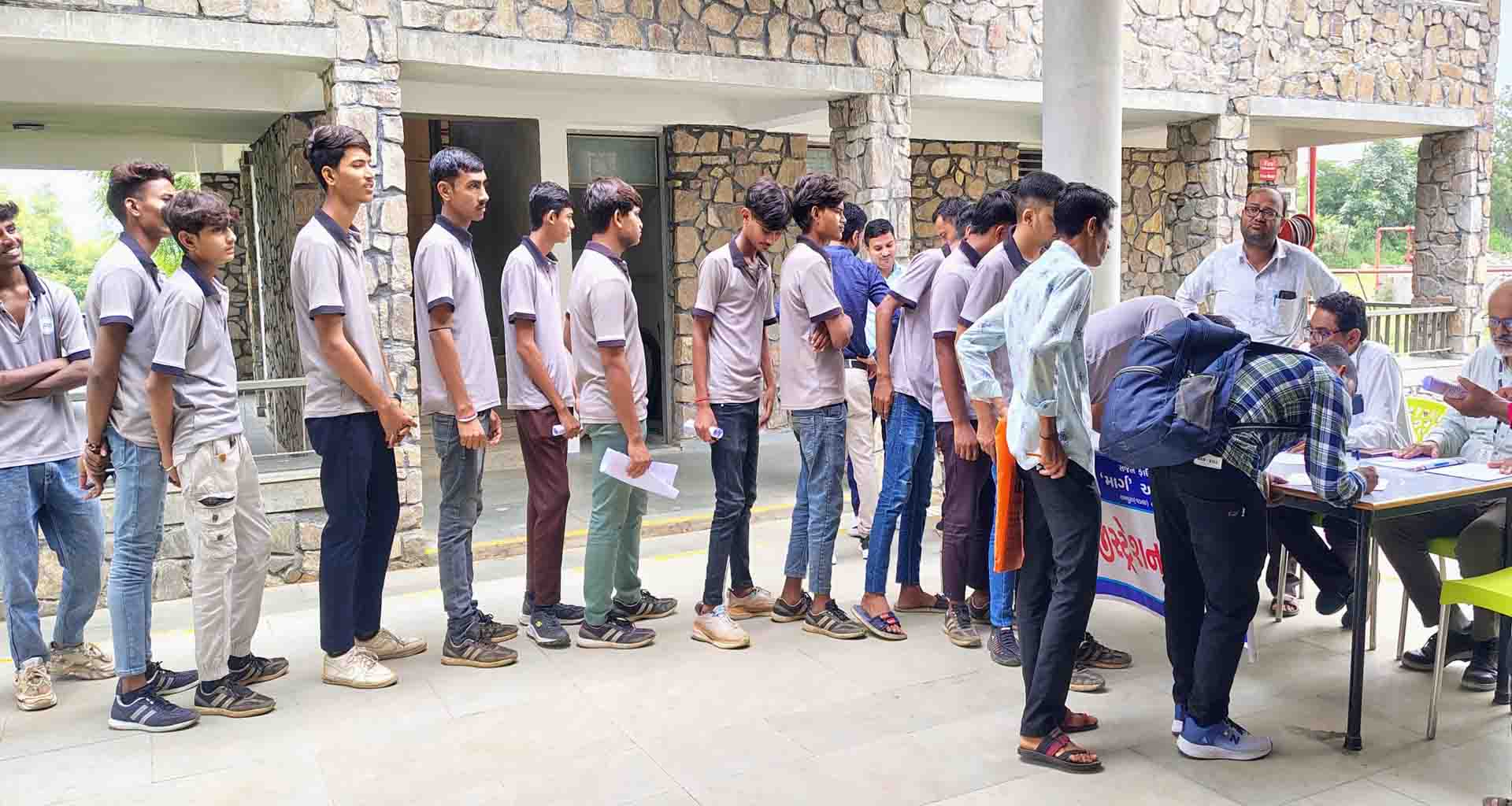 પાલનપુર રોજગાર કચેરી અને માર્ગ આઈ.ટી.આઈ રામપુરા વડલાના સંયુક્ત ઉપક્રમે ભરતી મેળો યોજાયો