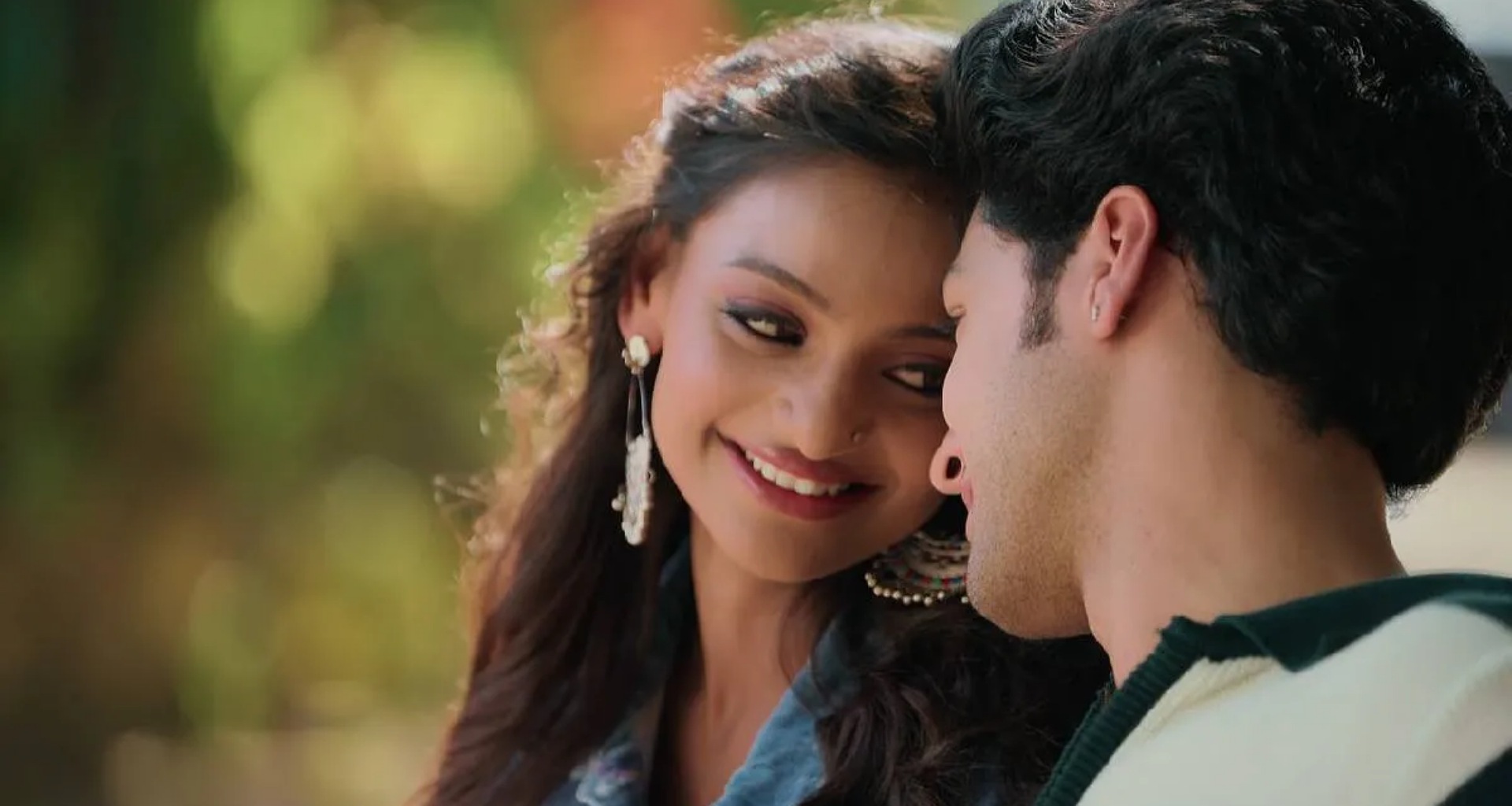 મહાકુંભની મોનાલિસા ફરી થઈ વાયરલ, નવો અવતાર જોઈ લોકો ચોંકી ગયા