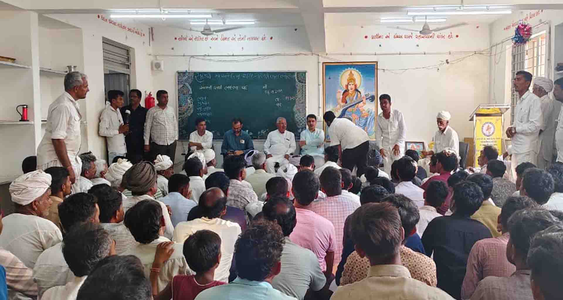 વિધાનસભાના અધ્યક્ષ શંકરભાઈ ચૌધરી થરાદ તાલુકાના પૂર અસરગ્રસ્ત ગામોની મુલાકાતે