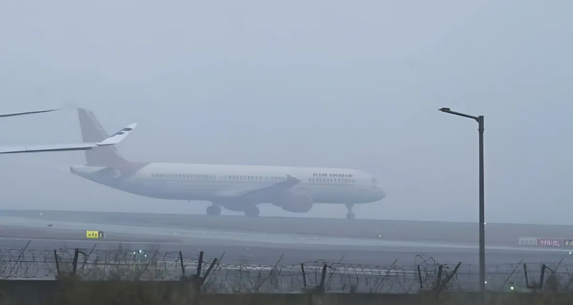 દિલ્હી એરપોર્ટ પર ગાઢ ધુમ્મસના કારણે હાહાકાર; 148 ફ્લાઇટ રદ, 220 થી વધુ ફ્લાઇટ્સ મોડી