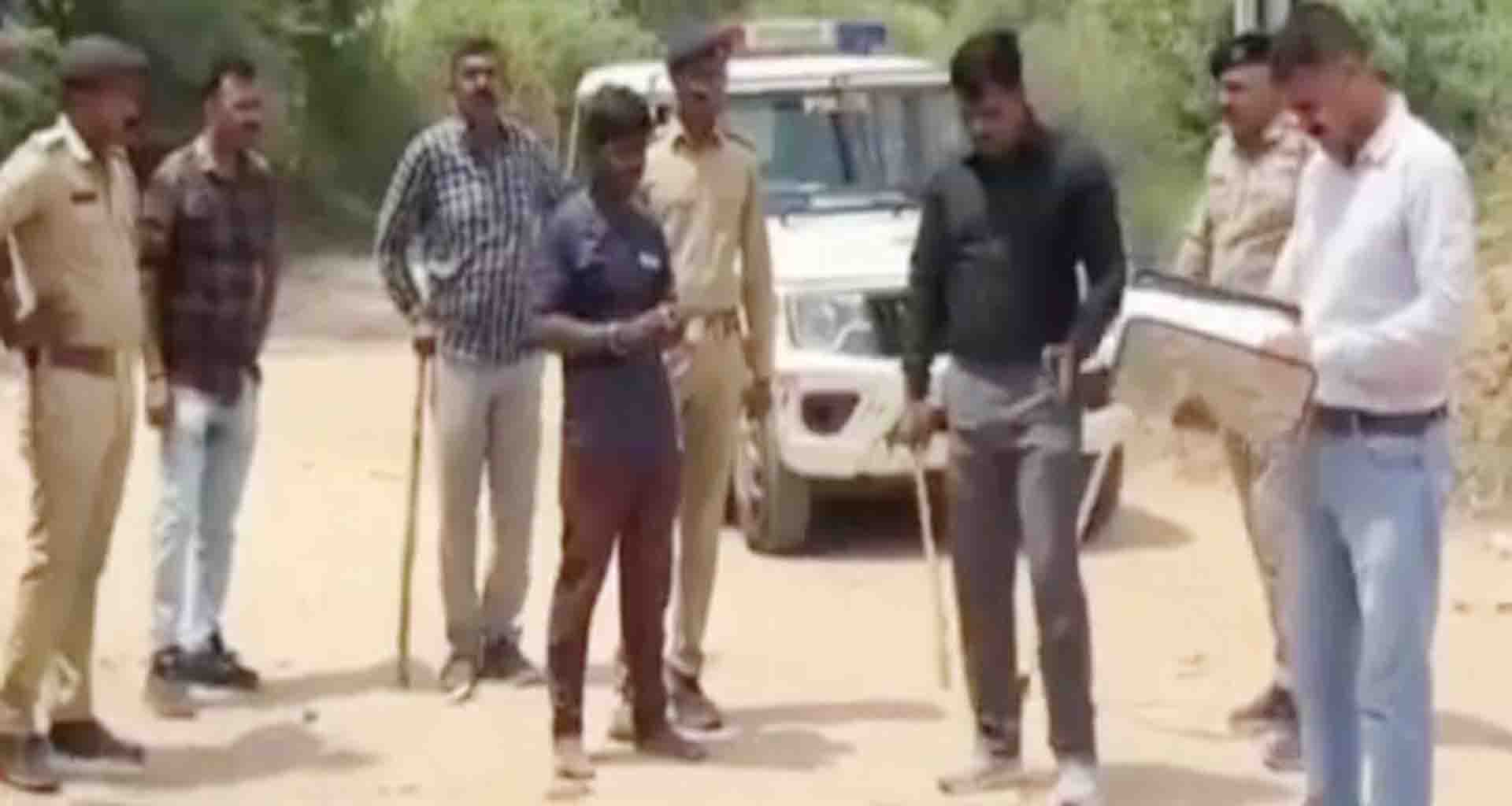 સરસ્વતી તાલુકાના ગામમાં માસુમને પીખી નાંખવાની કોશિશ કરનાર યુવાનને પોલીસે ગણતરીના કલાકોમાં ઝડપી તેનું સરઘસ કાઢયું