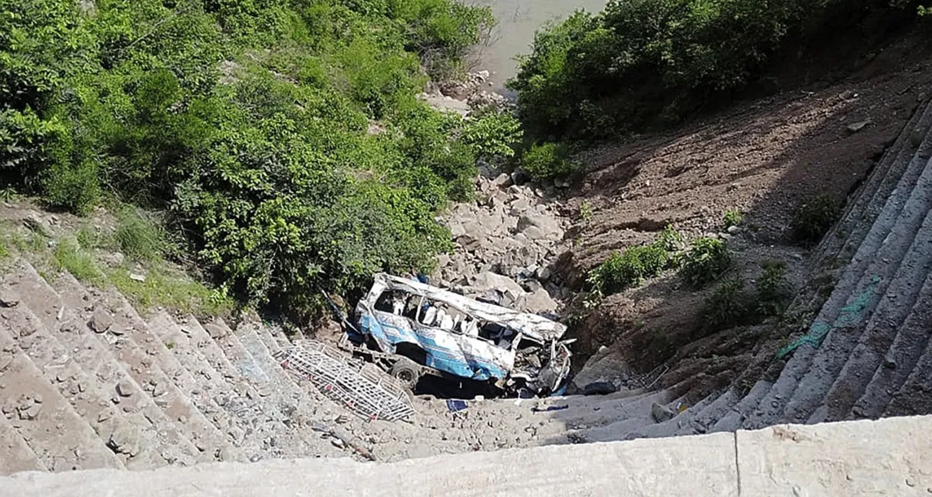 પાકિસ્તાનમાં ભયાનક માર્ગ અકસ્માત, 9 લોકોના મોત; 30 થી વધુ લોકો ઘાયલ