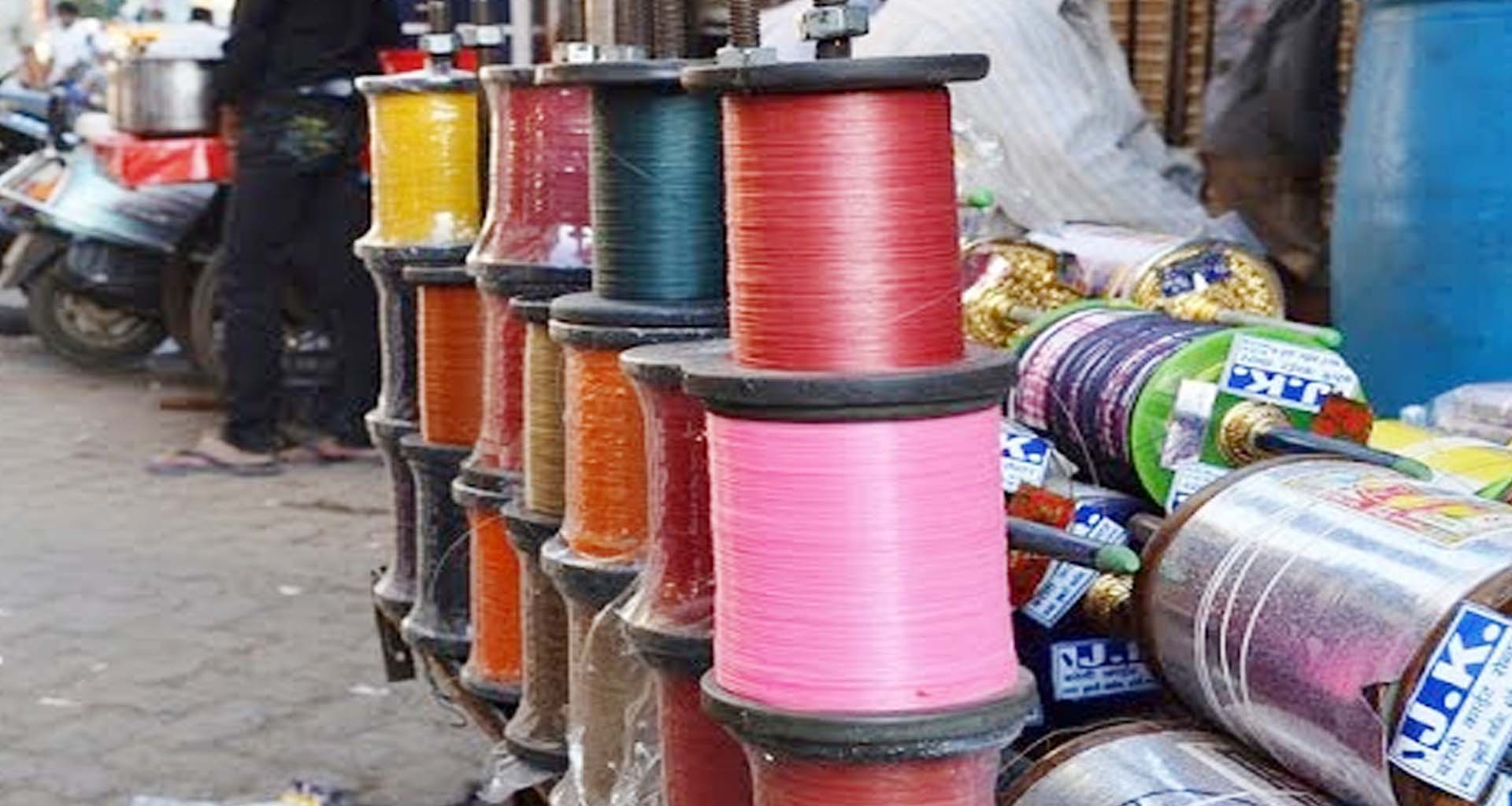 ઉત્તરાયણ પહેલાં ડીસામાં ચાઇનીઝ દોરીનું ગેરકાયદે વેચાણ ઝડપાયું