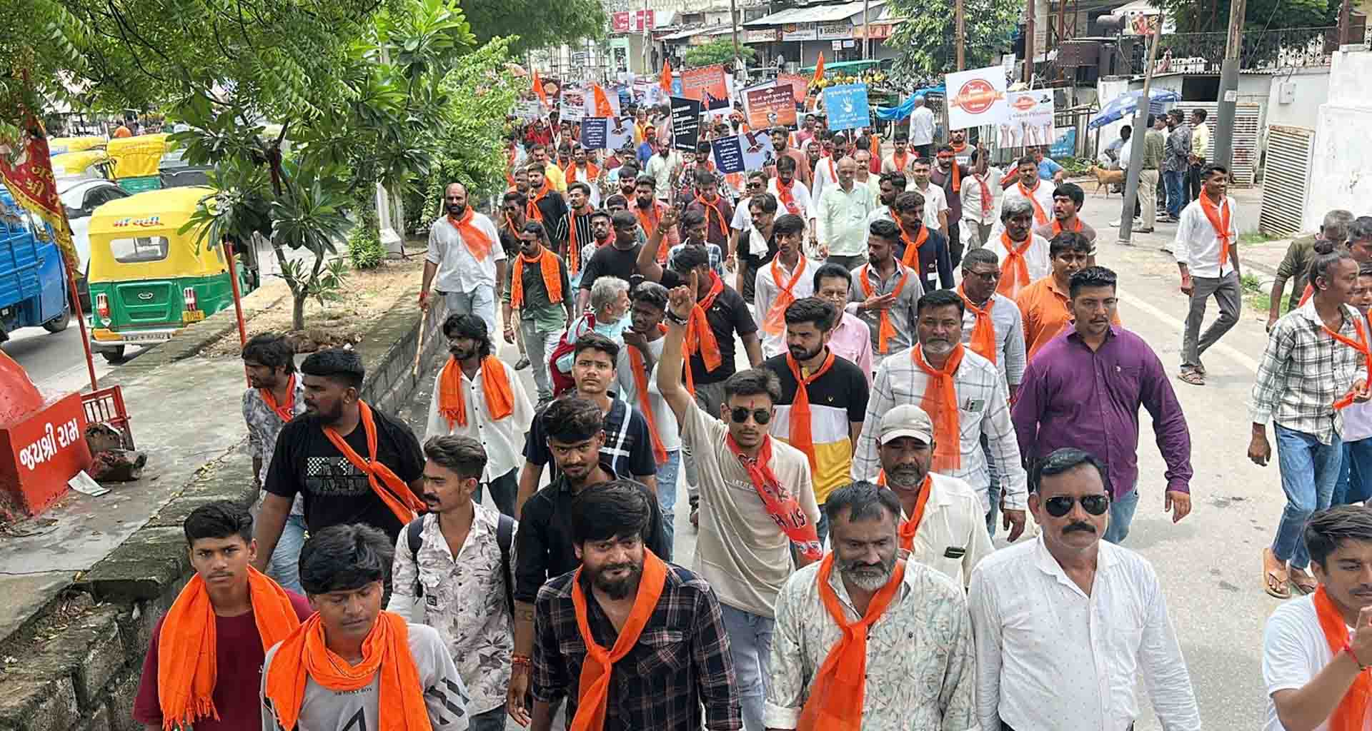 મહેસાણામાં હિંદુ સંગઠનો દ્વારા જન આક્રોશ રેલી યોજી વિધર્મીઓ વિરુદ્ધ કલેકટરને આવેદન આપ્યું