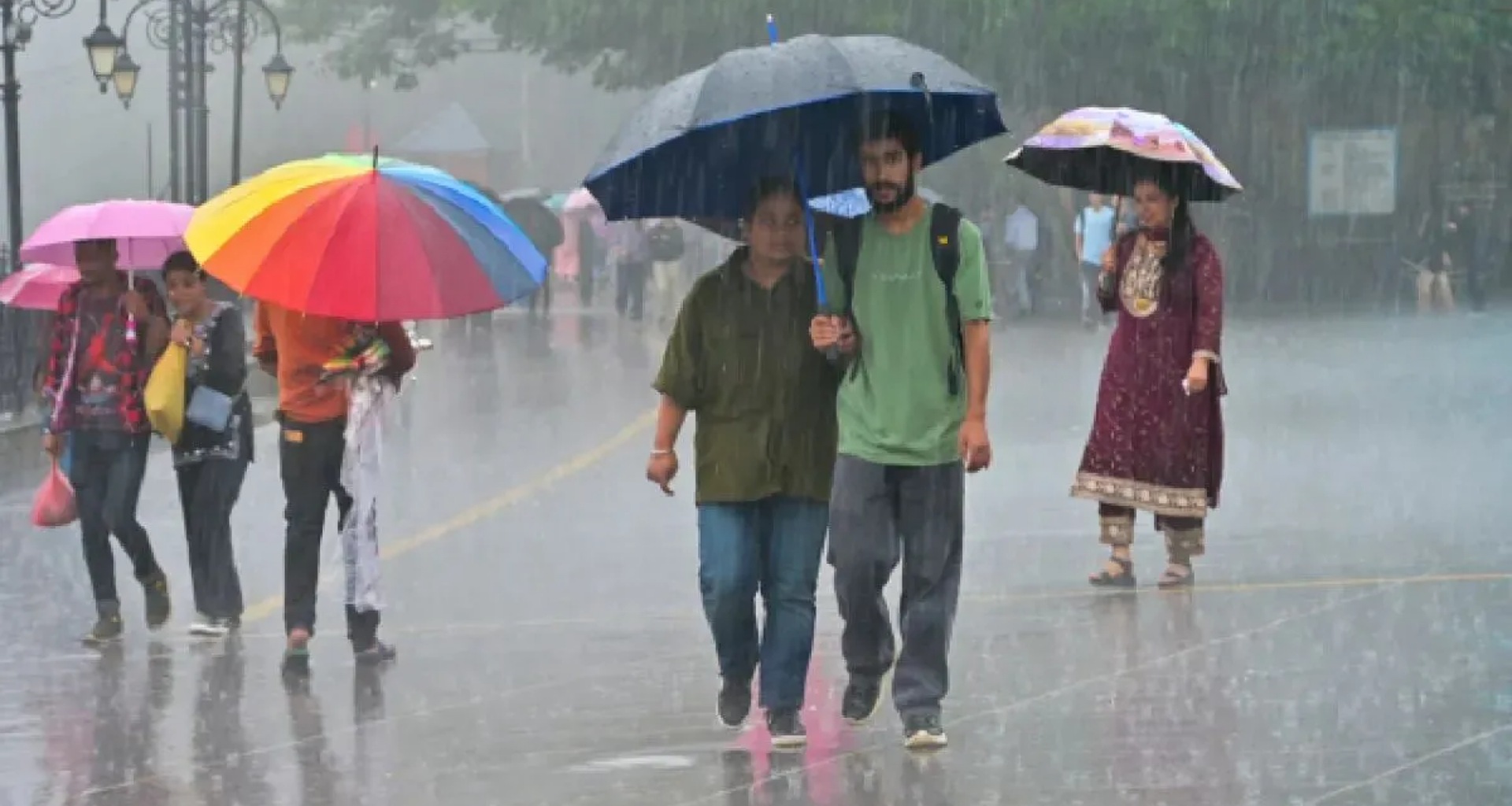 બેંગલુરુમાં ભારે વરસાદે મચાવી તબાહી, ટ્રાફિક જામના કારણે રહેવાસીઓ પરેશાન