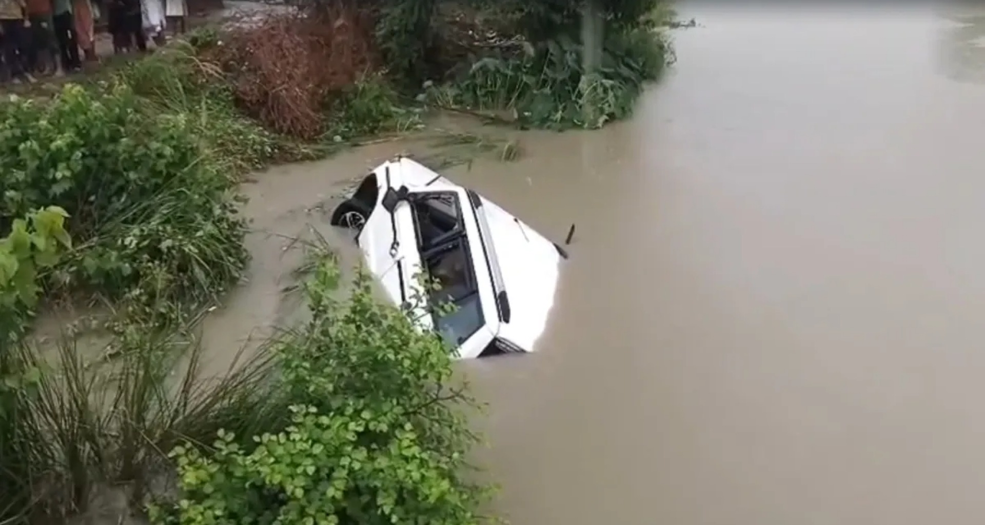 ગોંડા: પૃથ્વીનાથ મંદિર જઈ રહેલી બોલેરો કાર નહેરમાં પડી, ૧૧ લોકોના મોત, સીએમ યોગીએ ૫ લાખના વળતરની જાહેરાત કરી