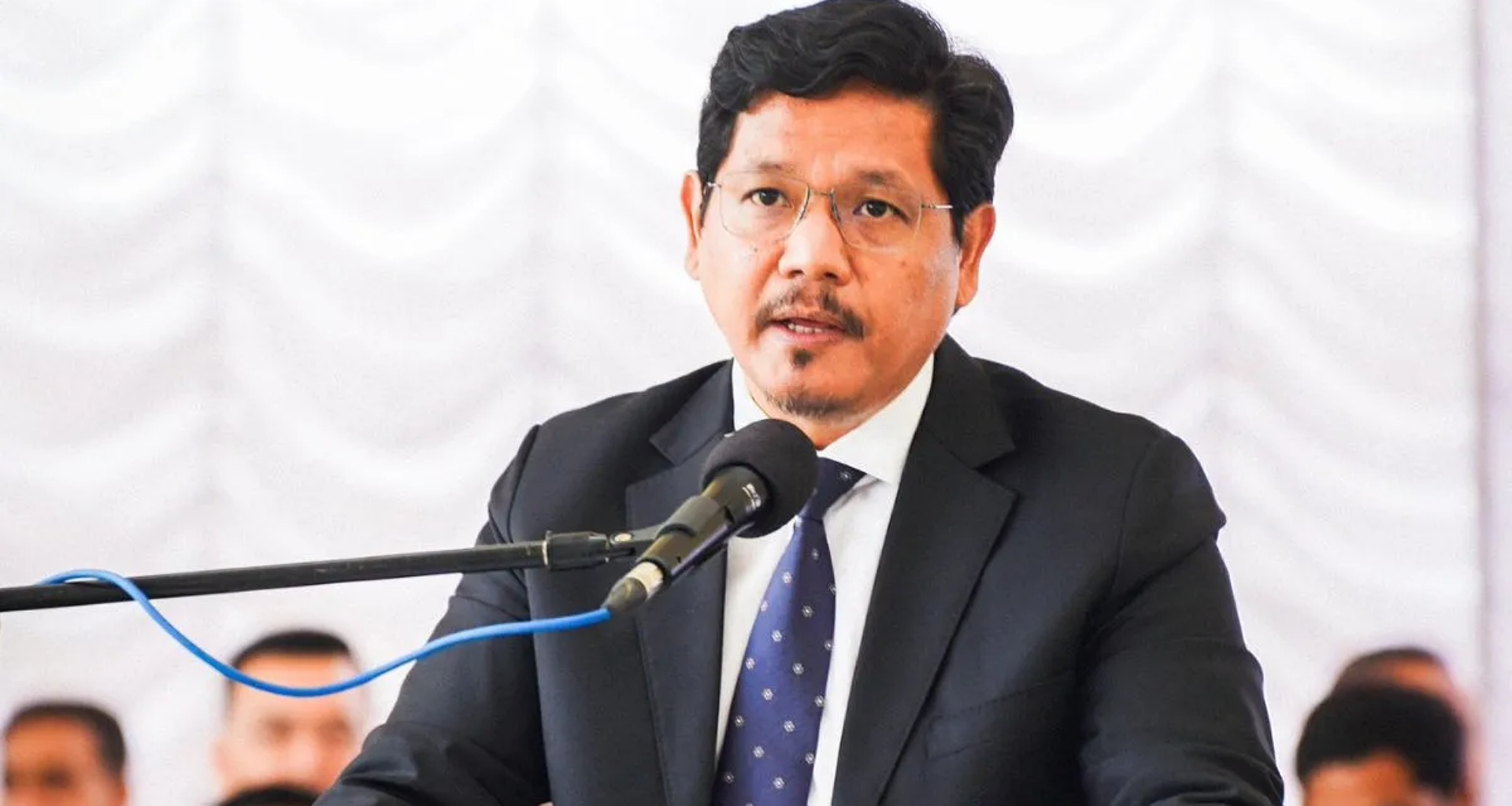 મોટા સમાચાર! એકસાથે આઠ મંત્રીઓએ રાજીનામું આપ્યું; મુખ્યમંત્રીએ રાજ્યપાલને મળ્યા