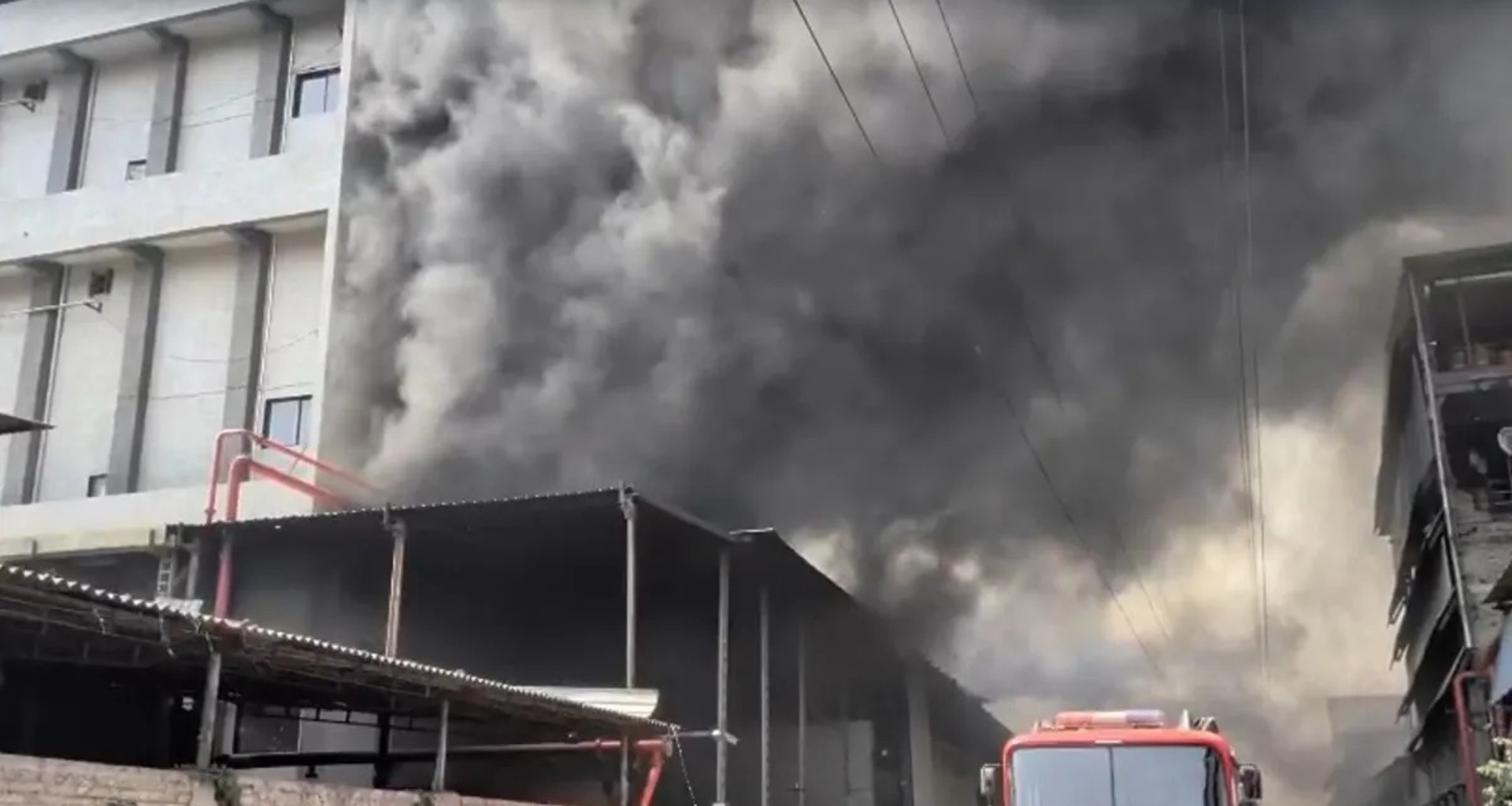 સુરતમાં એક કેમિકલ ફેક્ટરીમાં ભીષણ આગ