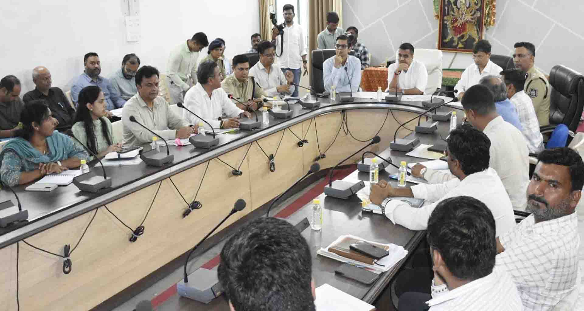 ગૃહ રાજ્યમંત્રી હર્ષ સંઘવીના અધ્યક્ષસ્થાને અંબાજી શક્તિ કોરિડોર વિકાસ અંગે રિવ્યૂ બેઠક યોજાઈ