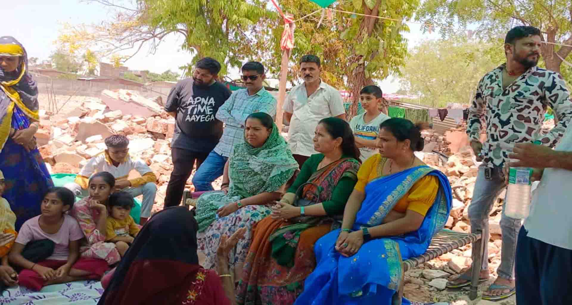 પાલનપુરમાં સાંસદે દબાણ પીડિતોની મુલાકાત કરી