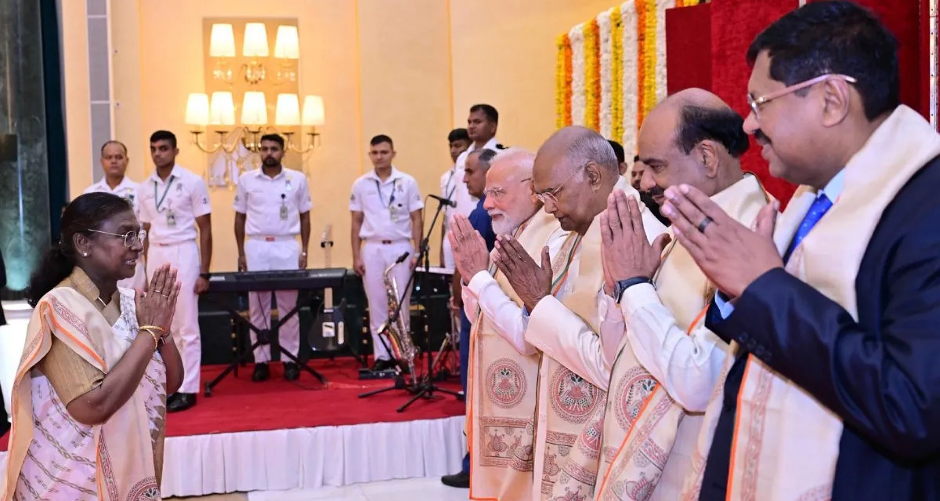 79મા સ્વતંત્રતા દિવસ પર રાષ્ટ્રપતિ ભવનમાં 'એટ હોમ' સમારોહ, PM મોદી સહિત ઘણા મોટા નેતાઓએ હાજરી આપી