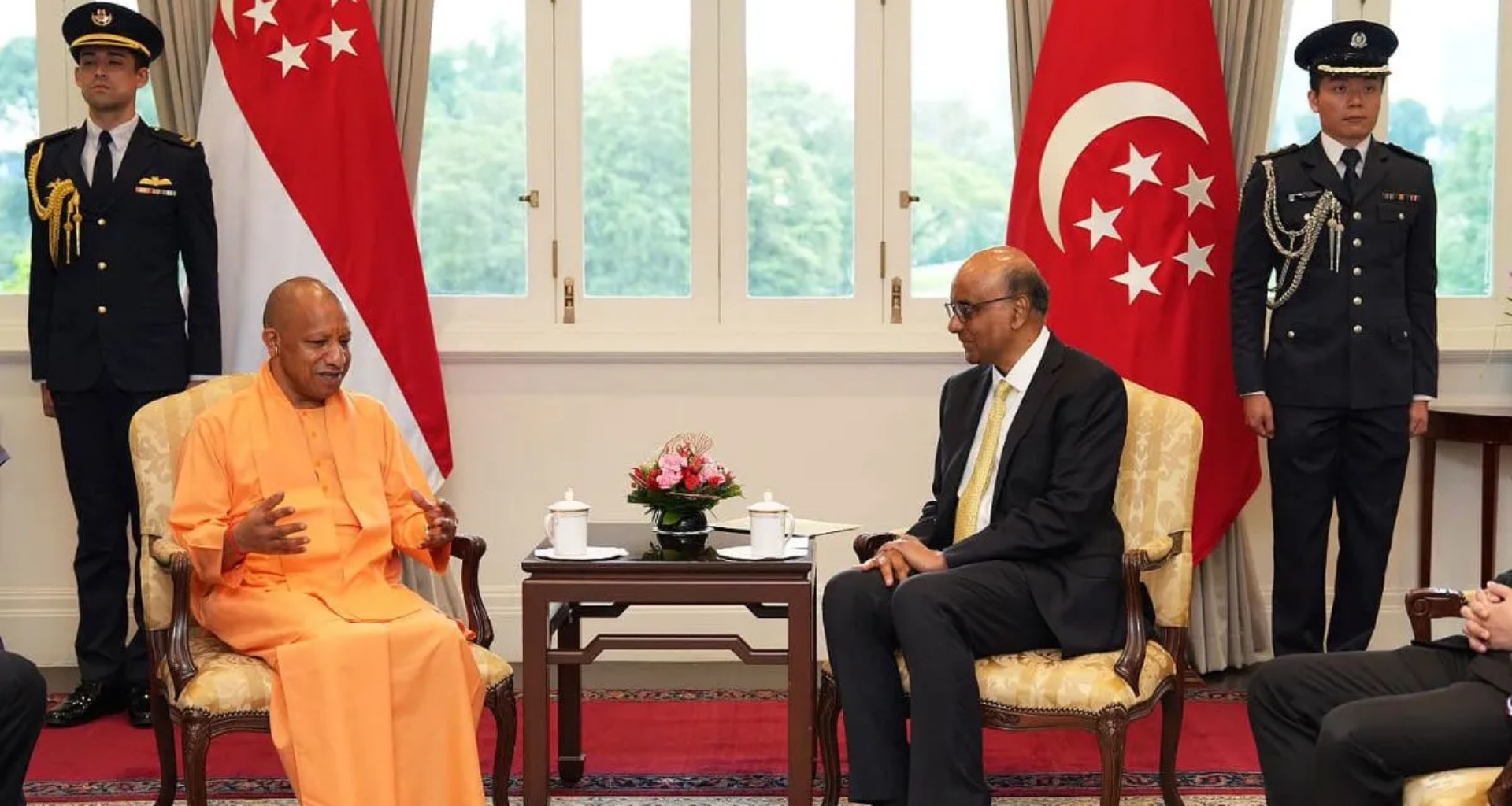 સીએમ યોગી સિંગાપોરના રાષ્ટ્રપતિને મળ્યા