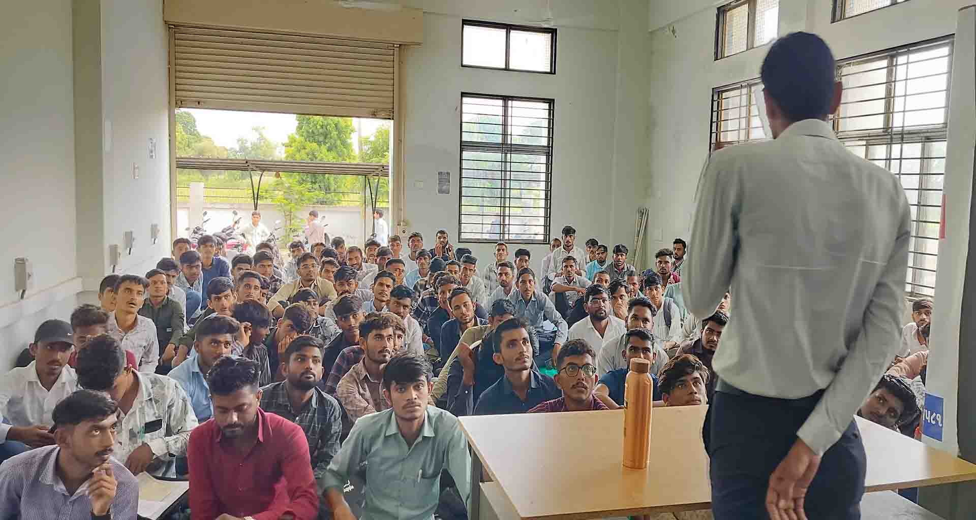 પાલનપુર રોજગાર કચેરી અને આઈ.ટી.આઈ લાખણીના સંયુક્ત ઉપક્રમે ભરતી મેળો યોજાયો