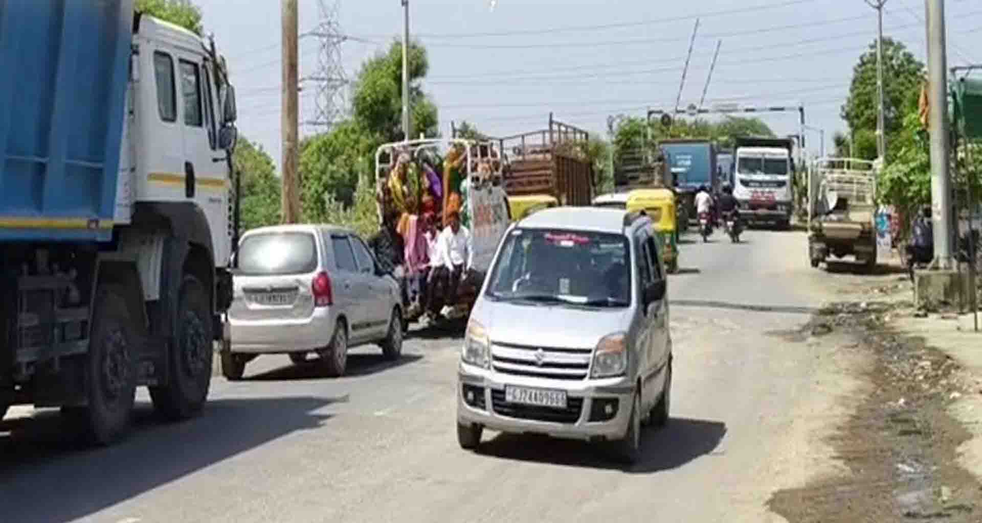 કાંકરેજના કંબોઇ ગામે વારંવાર રેલવે ફાટક બંધ રહેતા વાહન ચાલકો પરેશાન થઈ ઉઠયા