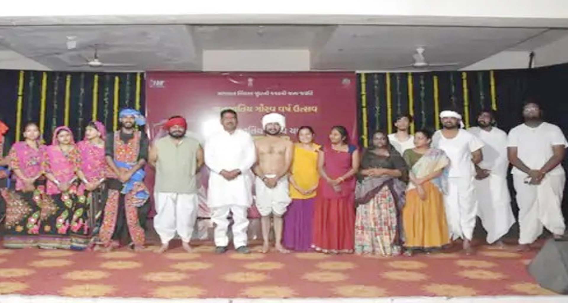 અરવલ્લી ખાતે બિરસા મુંડાની 150મી જન્મજયંતિ : શામળાજીમાં ગૌરવ રથયાત્રાનું સ્વાગત