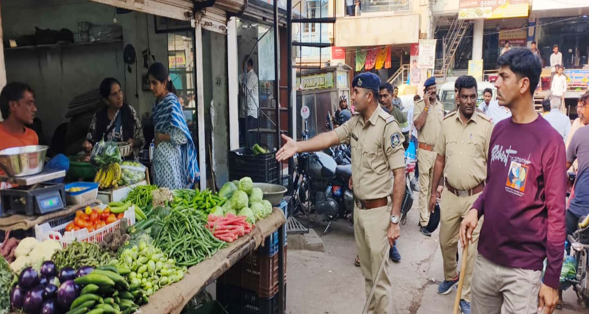 બહુચરાજી પોલીસ દ્વારા ટ્રાફિક ડ્રાઇવનું આયોજન