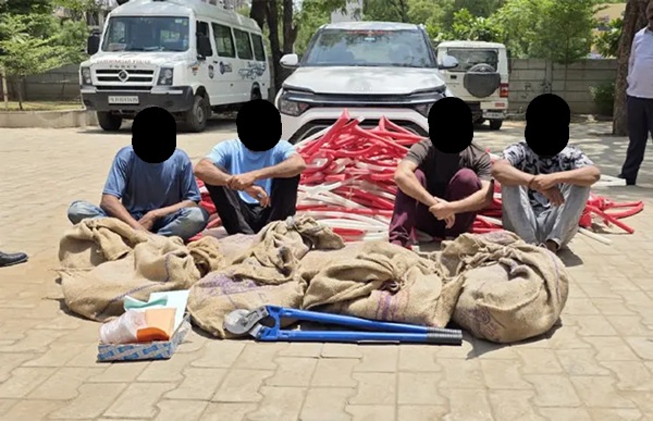 ગાંધીનગર લોકલ ક્રાઇમ બ્રાન્ચે દેશના વિવિધ રાજ્યોમાં મેટ્રો લાઇનની કેબલની ચોરીમાં સંડોવાયેલી આંતરરાજ્ય “ખેકડા ગેંગ”ના 4 સભ્યોને ઝડપી પડયા