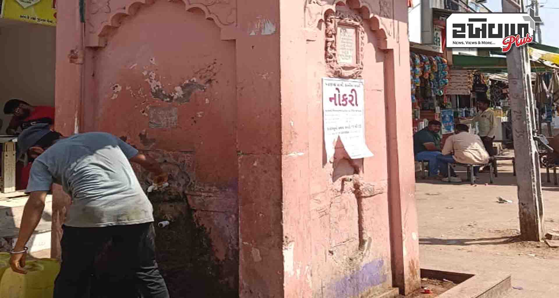 પાટણ પાલીકાની હદમાં દાતાઓના દાનથી બનેલી તમામ પીવાના પાણીની પરબોની સફાઈ કરાવવા રજુઆત કરાઈ