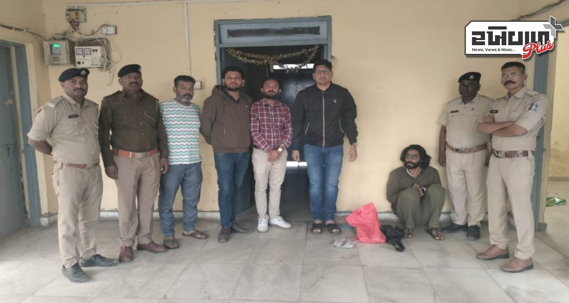 અમીરગઢ ચેકપોસ્ટ પર ખાનગી બસ માંથી ચરસ મળી આવ્યું એકની ધરપકડ