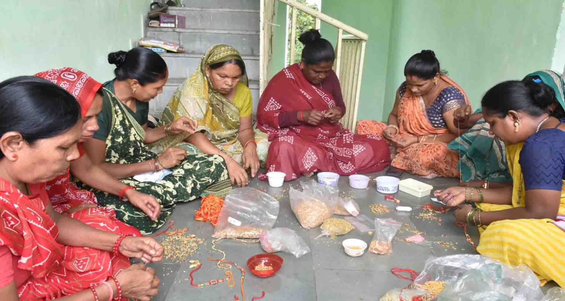 આ રાખડી માત્ર શણગાર નહીં સખી મંડળની આવકનો આધાર...!