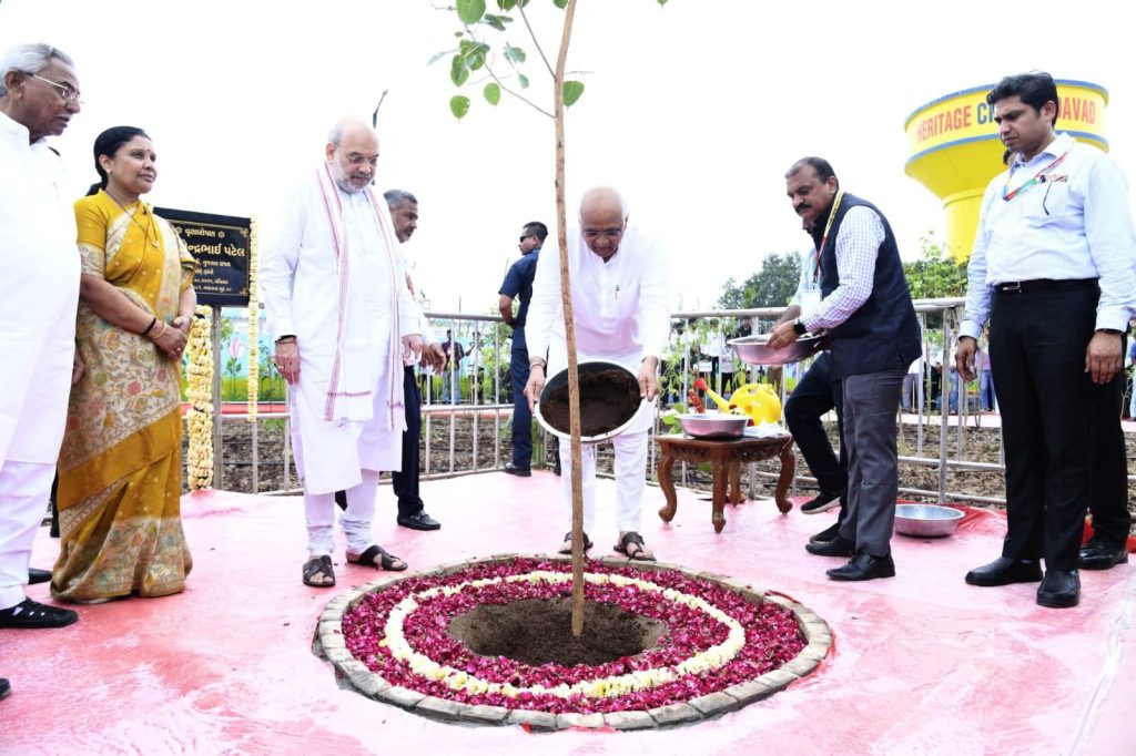 કેન્દ્રીય ગૃહપ્રધાન અમિત શાહે અમદાવાદને આપી વિવિધ વિકાસકાર્યોની ભેટ; કર્ણાવતી મહાનગરનું ગ્રીન કવર વધે તે માટે ત્રણ જગ્યાએ વૃક્ષારોપણ